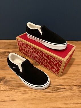 Vans Black & White Sherpa Slip-On Sneakers - NWT